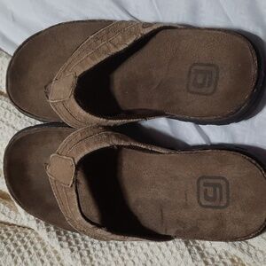 Men's size 9 Gotcha canvas flip flops